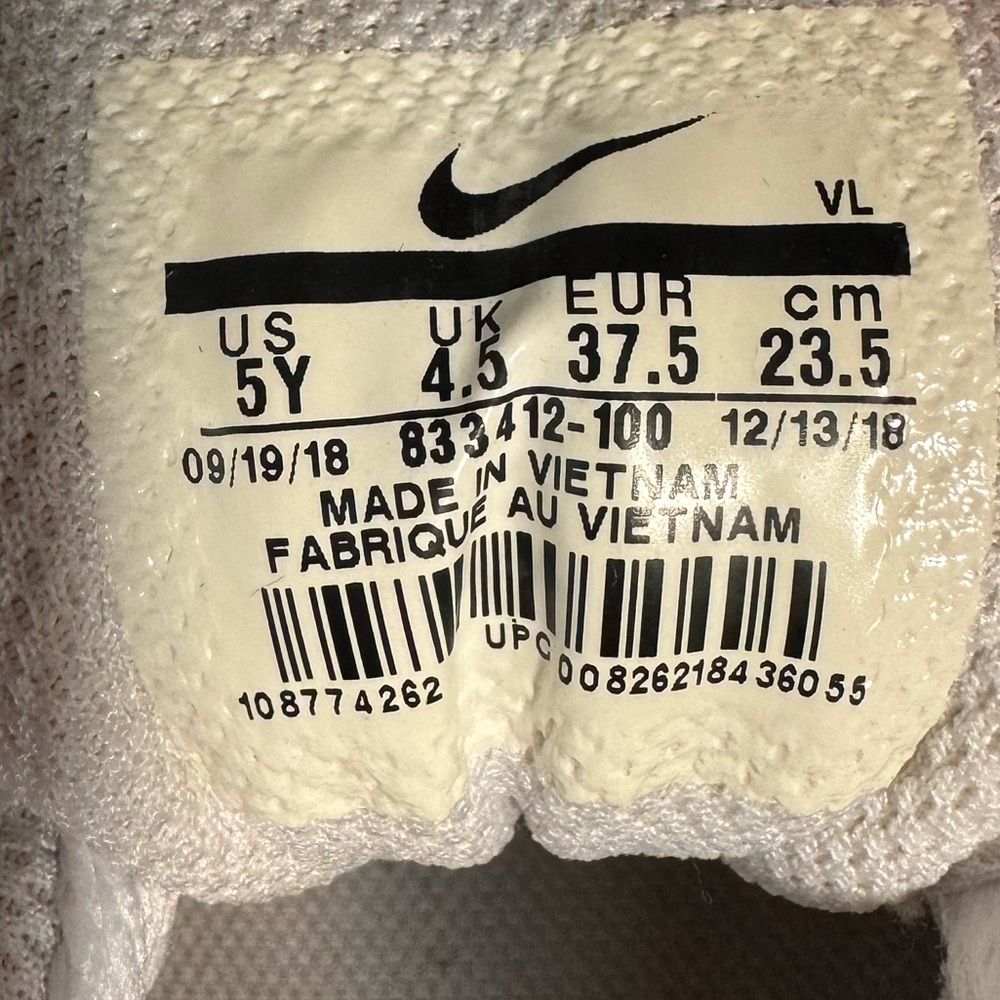 Nike Air Max White Leather Sneakers Activewear Running Shoes Boy Size 5Y US - Picture 10 of 10